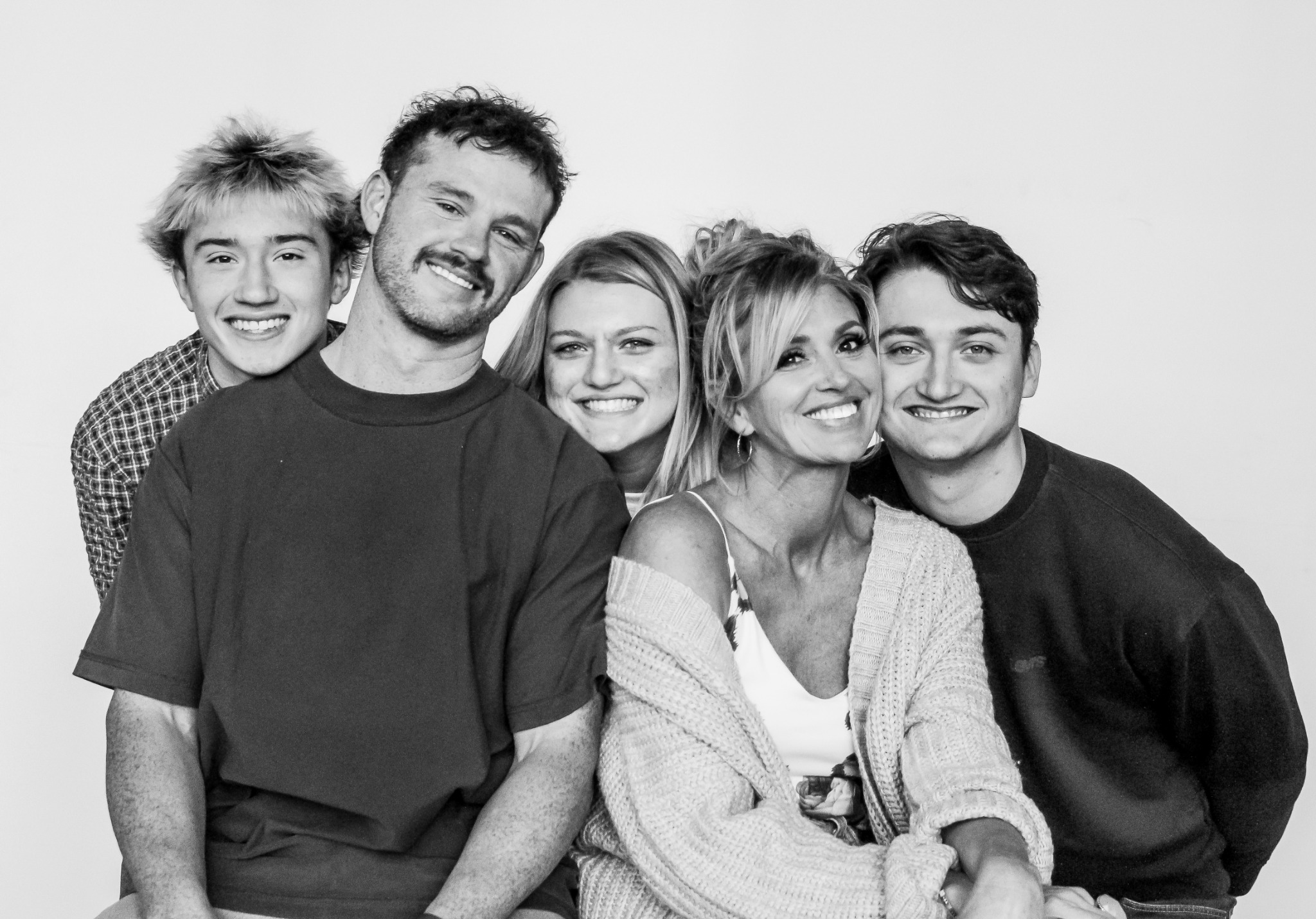 Jason and Elle with their family